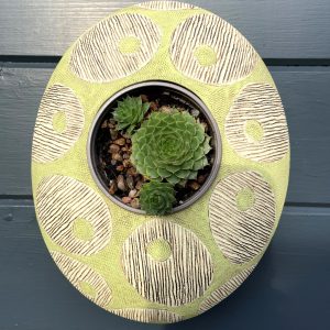 SGV197 -Oval pod - Spring Circle - 22x26cm Drainage holes for planting. Keyhole for wall mounting