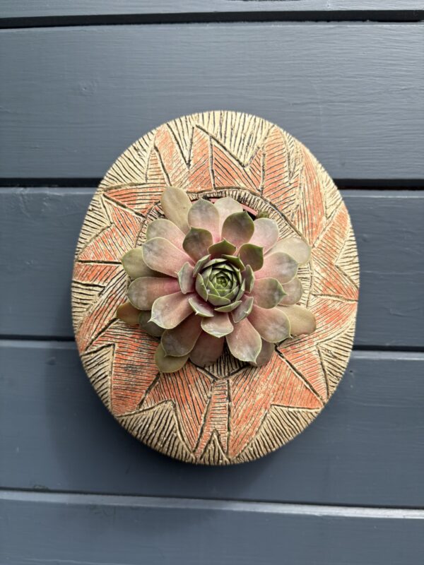 SGV277 - Oval Pod - Chevrons - 22x26cm - Drainage holes for planting Keyhole for wall mounting