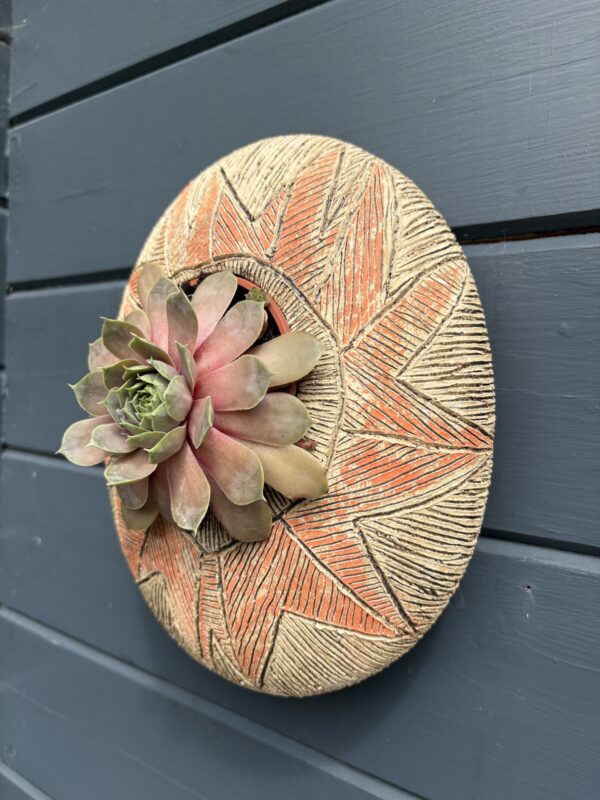 SGV277 - Oval Pod - Chevrons - 22x26cm - Drainage holes for planting Keyhole for wall mounting - Image 2