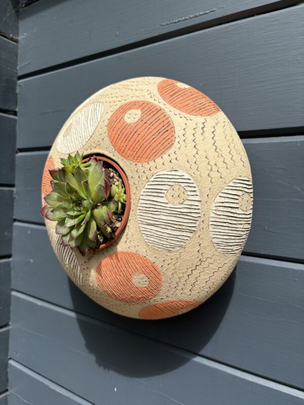 SGV289 -Round Pod - High Tide -28cm diameter Drainage holes for planting Keyhole for wall mounting - Image 2