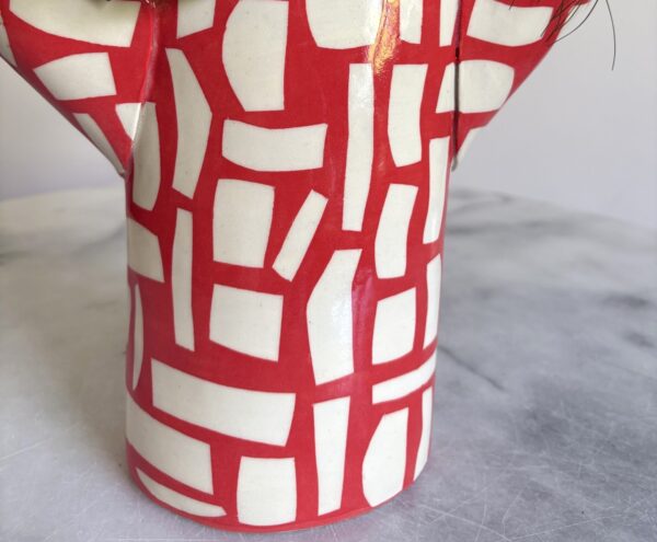 SHC77 - Vase - Red graphic- 21cm tall 14cm wide - Image 2
