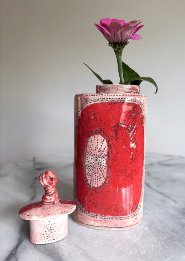SHC82 - Tall Flowerflask with stopper - Red Abstract 2 - 20cm tall 11cm wide