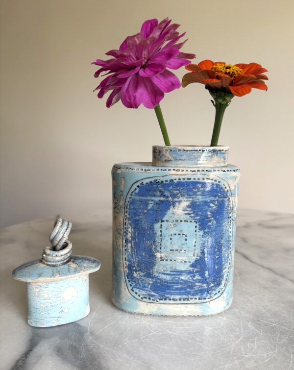 SHC84 - Flowerlask with stopper - Blue abstract - 13cm tall 12cm wide