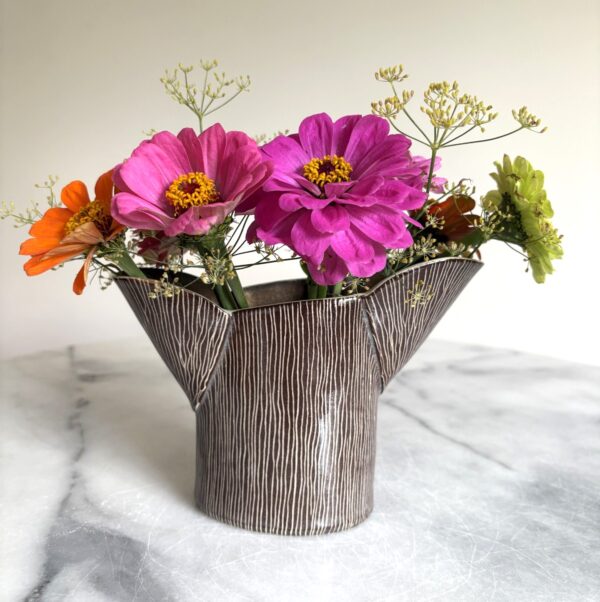 SHC88 - Small vase - Dark brown linear - 12cm tall 11cm wide