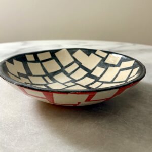 SHC119 Black & White round dish - 18cm diameter