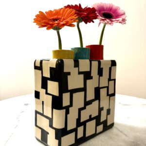 SHC135 Black & White flower brick - 17cm tall x19cm wide x8cm deep